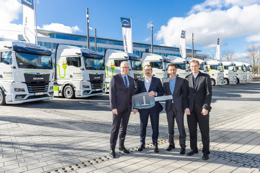 Elektro-Lkw im Einsatz: DB Schenker stellt erste zehn von 150 MAN eTrucks in Dienst