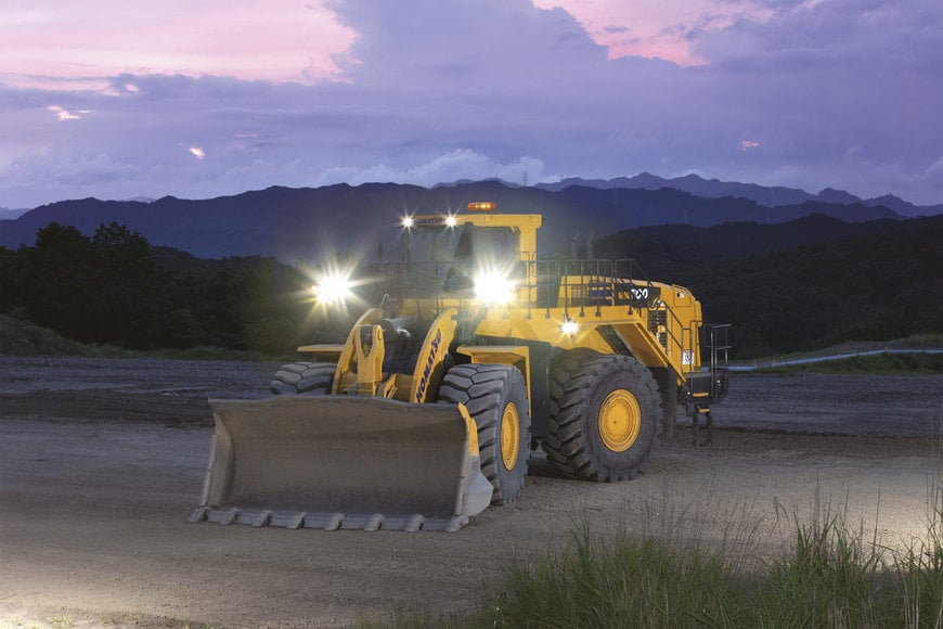 Komatsu Europe International stellt neuen Radlader WA700-8 vor 