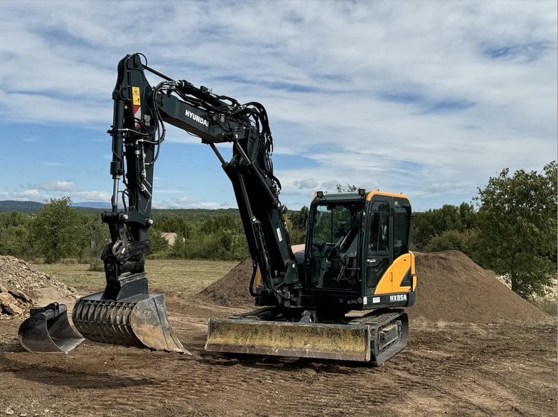 Une pelle HX85A compl&egrave;te le sur-mesure de l&rsquo;entreprise CRTP