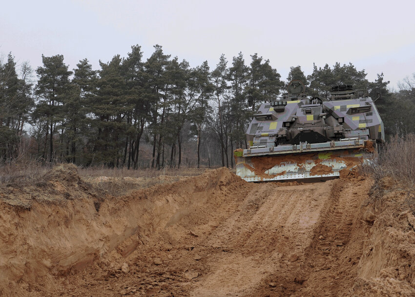 Rheinmetall demonstrates the capabilities of the Kodiak Armoured Engineer Vehicle in Poland