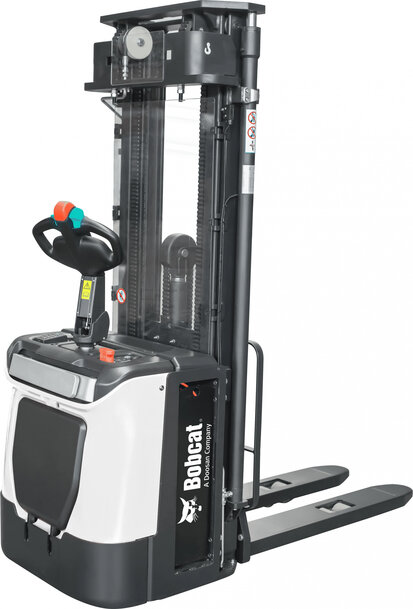 Bobcat Introduces New Lithium Batteries, Forklifts and Warehouse Equipment at LogiMAT