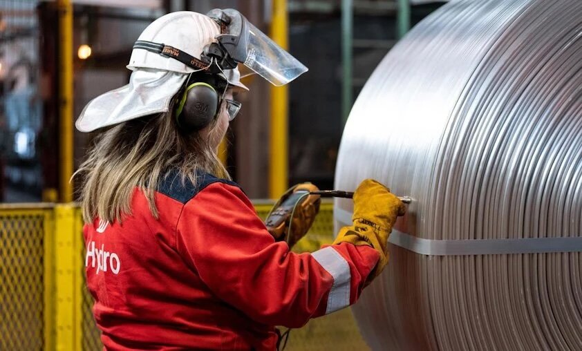 Hydro investerer 1,65 milliarder for å forsyne Europas kraftnett med lavkarbon-aluminium