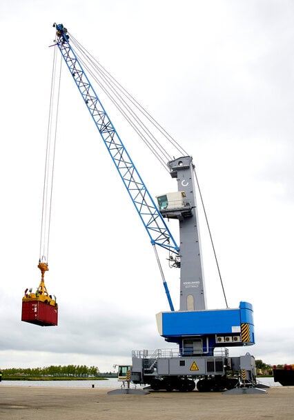 Port of Naples cargo operator invests in energy-efficient Konecranes Gottwald Mobile Harbor Crane