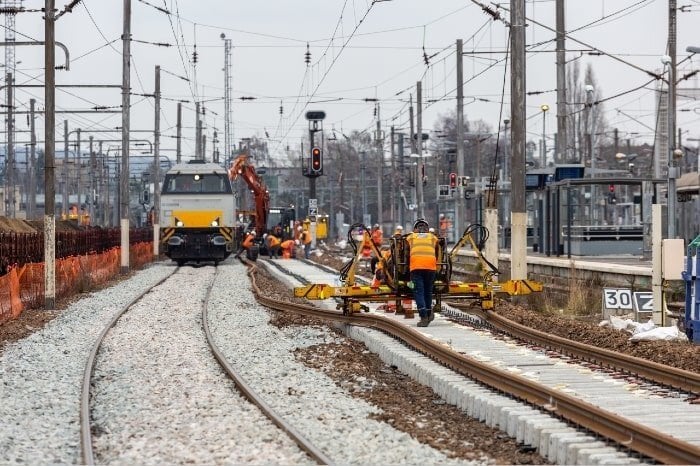 LA MAINTENANCE ET LES TRAVAUX POUR MODERNISER L'ENSEMBLE DU RÉSEAU FERRÉ FRANCILIEN SE POURSUIVENT EN 2025