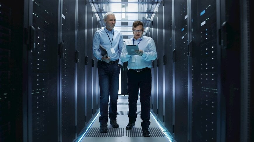 La aplicación ABB AbilityTM SmartTracker facilita la monitorización del SAI