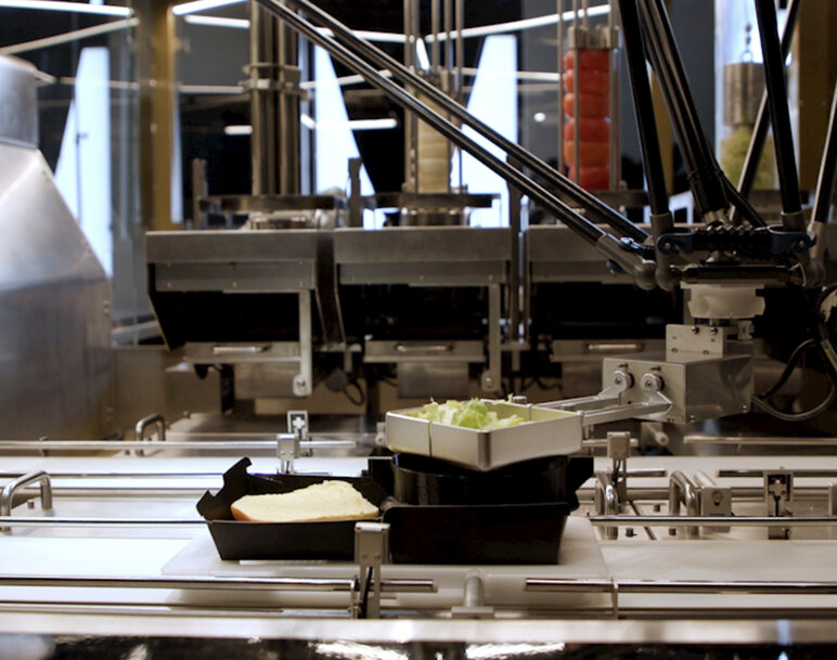 ABB e BurgerBots presentano la produzione robotizzata di hamburger per rivoluzionare il fast food