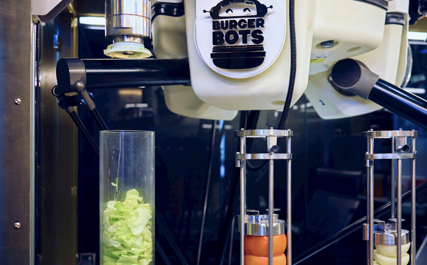 ABB e BurgerBots presentano la produzione robotizzata di hamburger per rivoluzionare il fast food