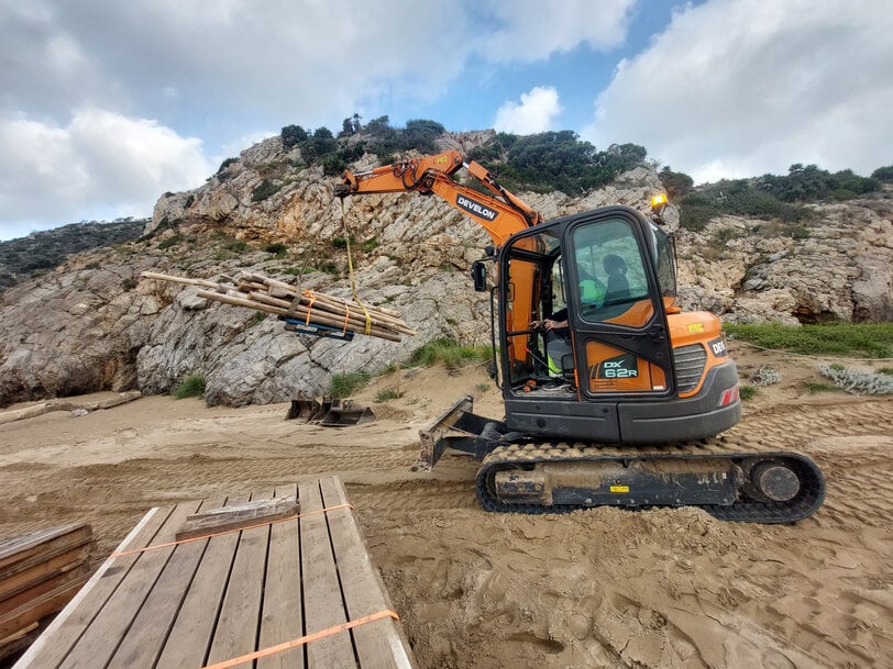 Miniexcavadora Develon DX62R, preparando la temporada de verano