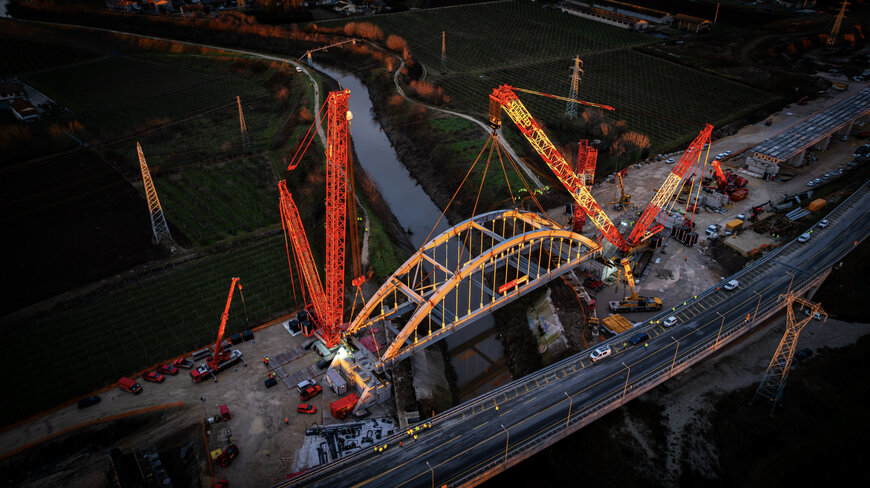 Vernazza uses two Tadano crawler cranes for a 728-ton lift