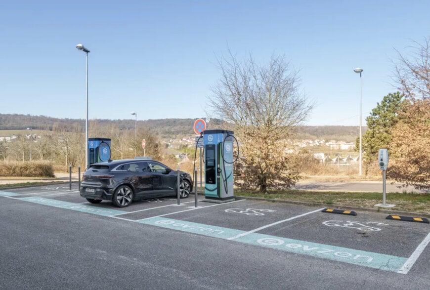 Siemens Smart Infrastructure et le réseau EVzen s’associent pour accélérer la décarbonation de la mobilité française