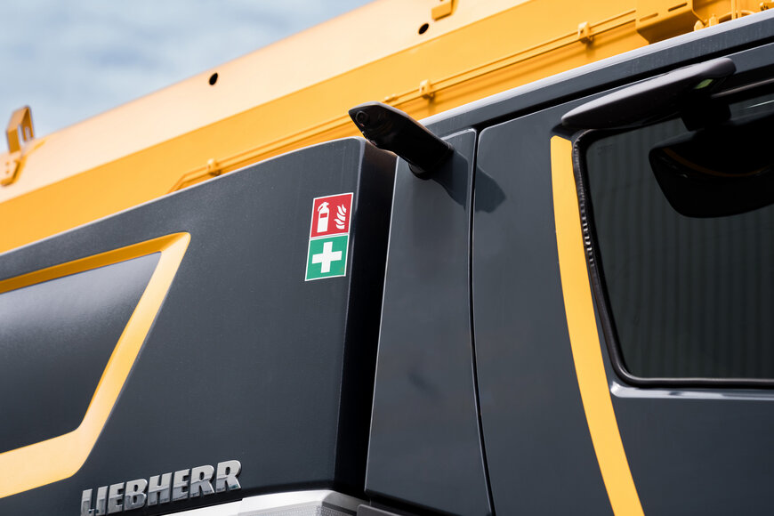 Erster Liebherr LTM 1110-5.2&nbsp;mit Fahrerassistenzsystemen an Ulferts ausgeliefert