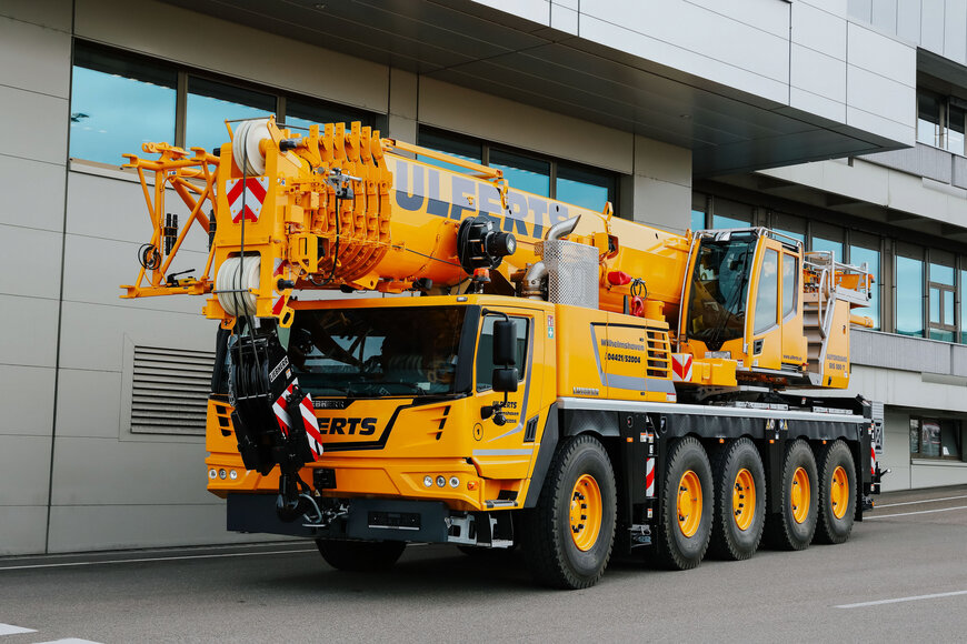 Erster Liebherr LTM 1110-5.2 mit Fahrerassistenzsystemen an Ulferts ausgeliefert