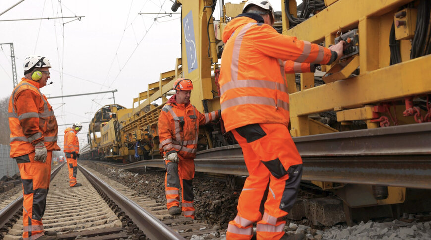 Spitzke overcomes tight space challenges to renew Potsdam rail section