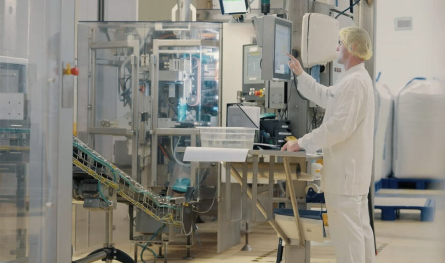 Snack Connection enhances efficiency with the case packer from Syntegon