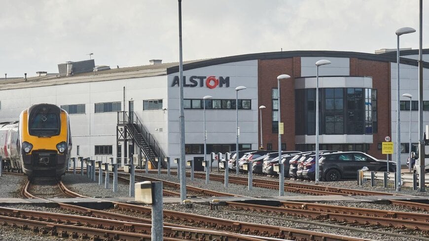 Alstom secures £50 million contract to enhance and service Class 222 trains for Lumo in the UK