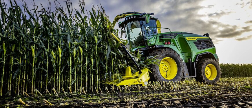 John Deere Unveils New F8 and F9 Self-Propelled Forage Harvesters