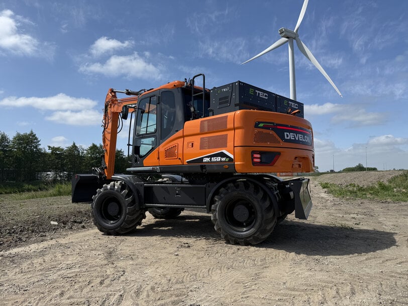 DEVELON Unveils New Electric Excavators, Premiering First Model at TKD