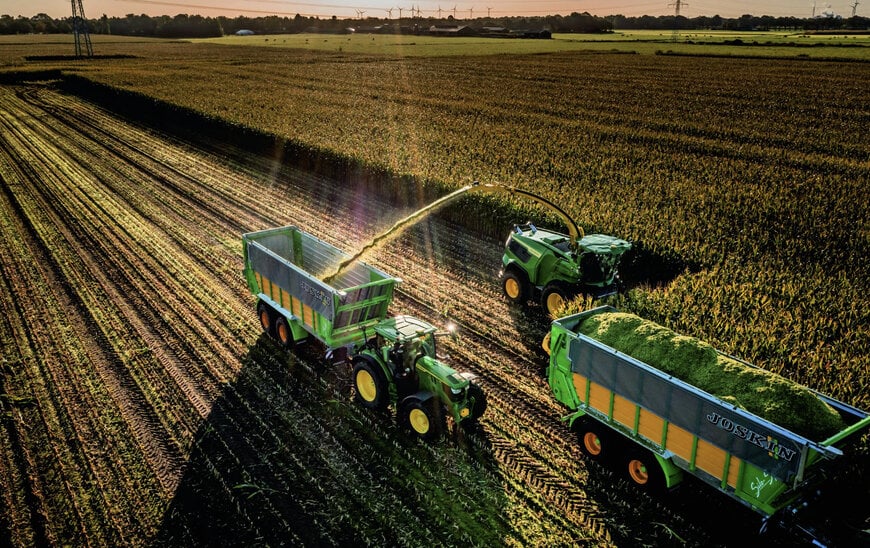 John Deere presenta le nuove trince semoventi F8 e F9