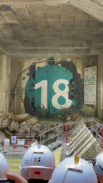 LE TUNNELIER AWA DU LOT 3A DE LA LIGNE 18 DU GRAND PARIS EXPRESS ARRIVE EN GARE SATORY À VERSAILLES, APRÈS AVOIR CREUSÉ LA MOITIÉ DE SON PARCOURS