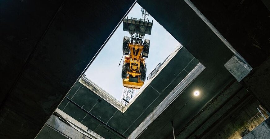 High flyer Volvo L120 Electric goes underground in Munich