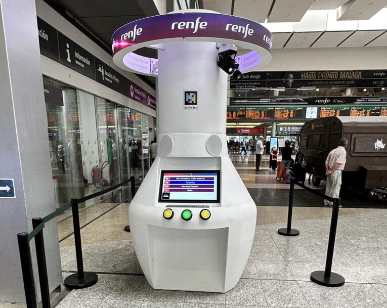 Adif, Renfe e Ineco instalan punto de ayuda accesible