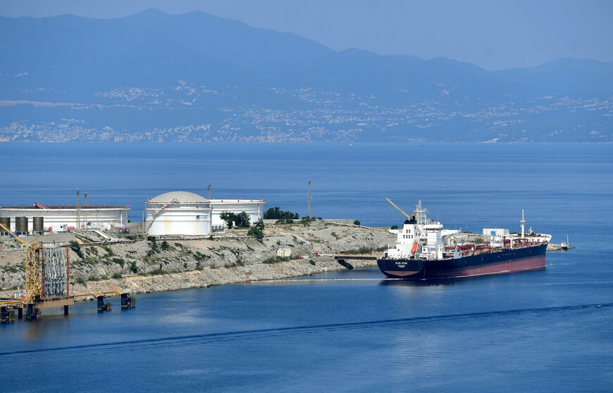 First joint crude oil shipment arrives as part of MVM-MOL cooperation