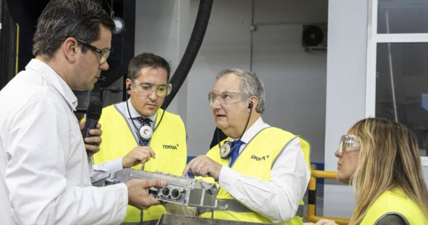 Sernauto: El ministro de Industria visita el nuevo proyecto de electrificación de Teknia en Cántabria