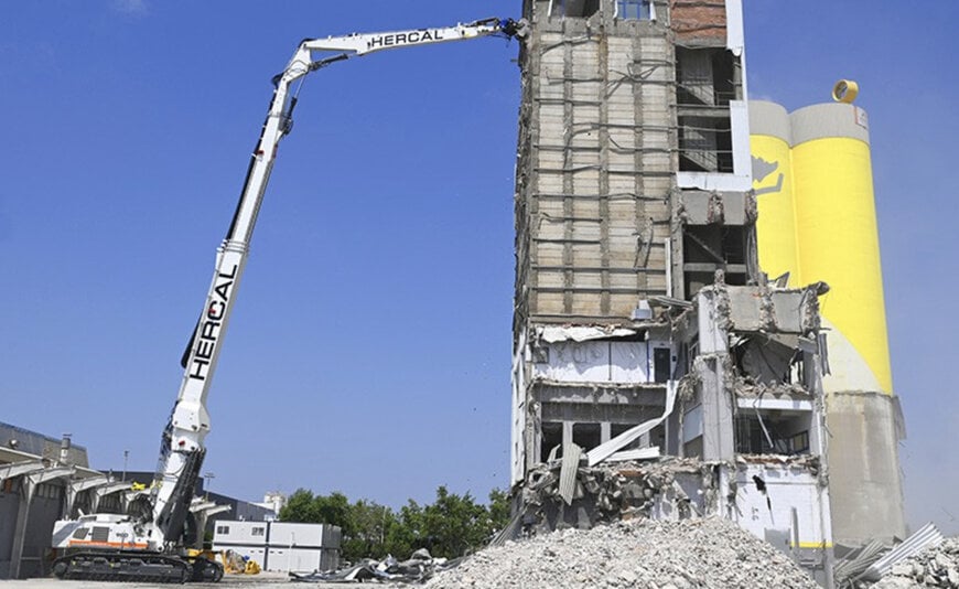 Liebherr R 980 Demolition: Hercal Deploys Iberia’s Largest Demolition Excavator