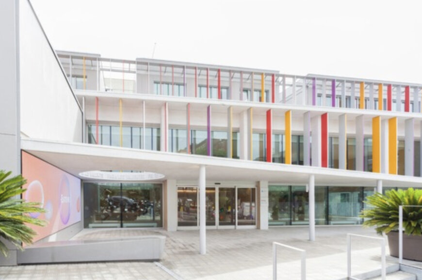 Heilende Architektur für Kinder – smarte Türsysteme im Onkologiezentrum Barcelona