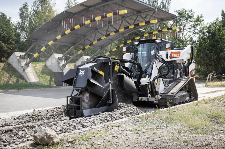 Bobcat amplía su versatilidad con más de 120 implementos inteligentes