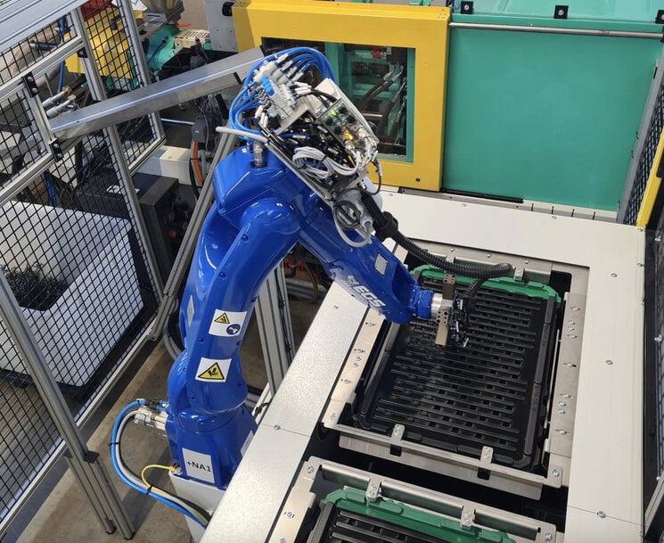 16,500 Injection Molded Parts Packed Autonomously in 12 Hours