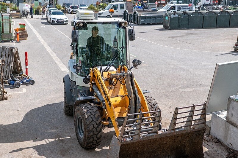 ARC Deploys Eight Electric Liebherr Wheel Loaders to Cut CO₂ Emissions