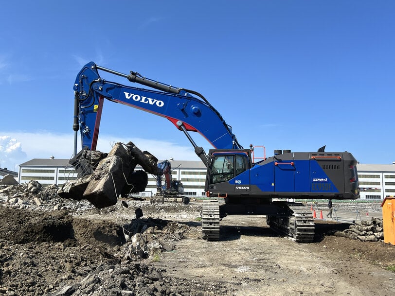 EcoActive Deploys Volvo EC950FL for Deep Demolition in Yokohama