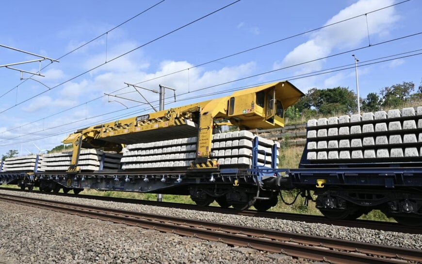 Infrabel: Renouvellement de la ligne à grande vitesse Louvain - Liège à l’aide d’un train-usine de plus de 700m de long