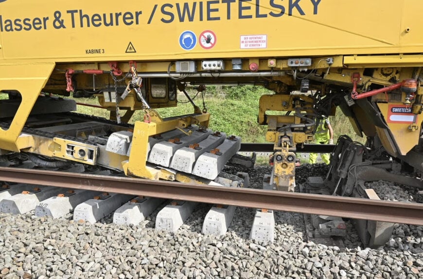 Infrabel: Renouvellement de la ligne à grande vitesse Louvain - Liège à l’aide d’un train-usine de plus de 700m de long