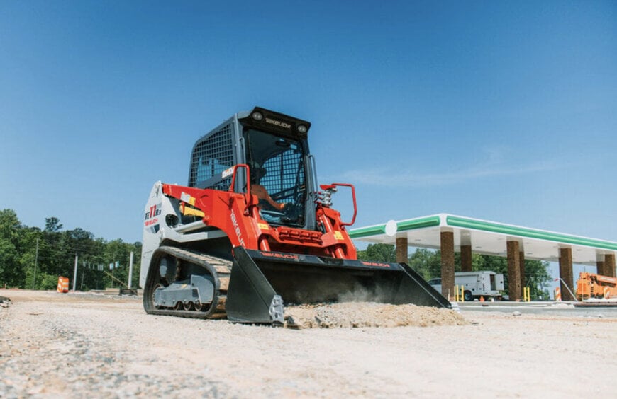 Takeuchi présente la nouvelle chargeuse compacte sur chenilles TL11R3