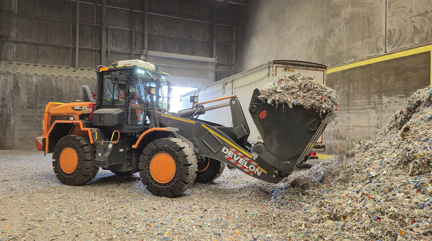 Develon Debuts Next-Gen Waste Handling Equipment at RWM 2025
