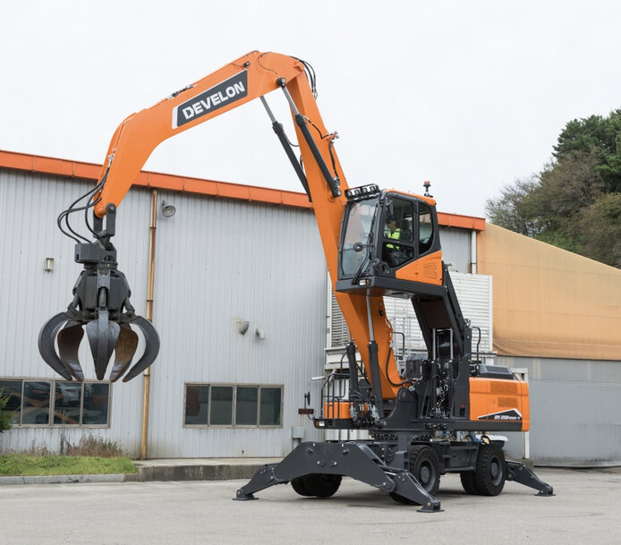 Develon Debuts Next-Gen Waste Handling Equipment at RWM 2025