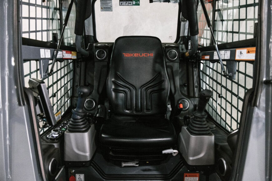 Takeuchi presenta la nuova pala cingolata compatta TL11R3