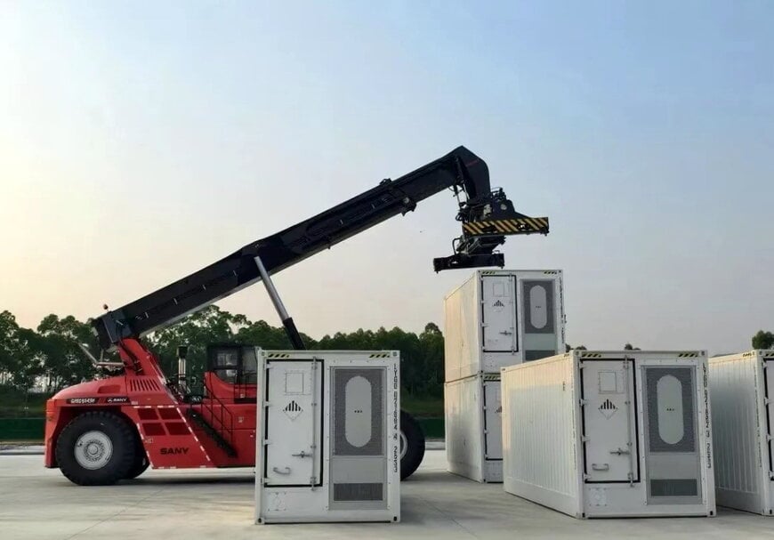 SANY Unveils 50-Ton Energy Storage Reach Stacker