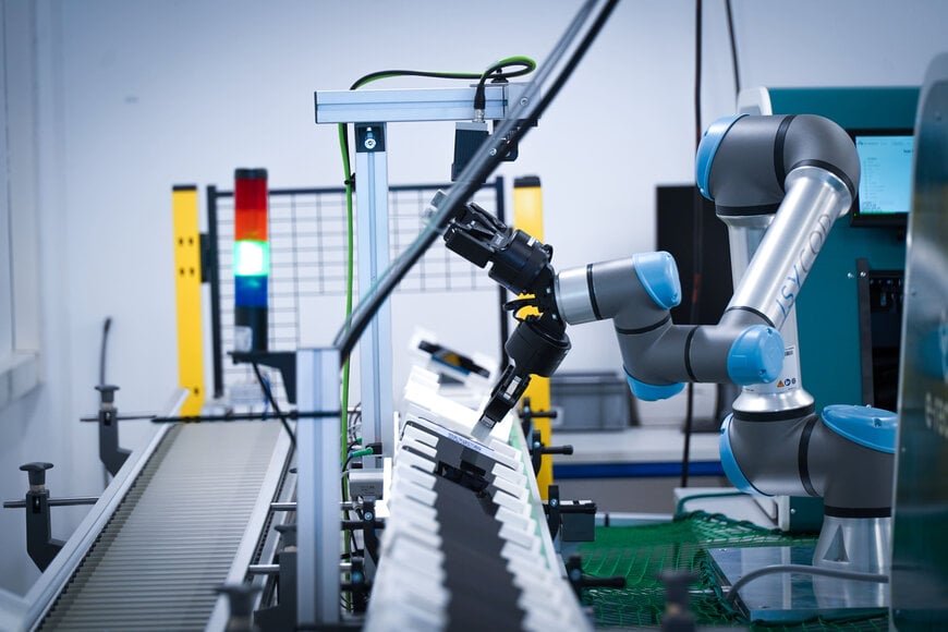 Le cobot automatise le processus d’inspection des smartphones