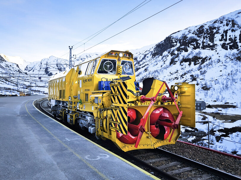 PJM testet Hochleistungsschneeschleuder Beilhack auf norwegischen Bahnstrecken
