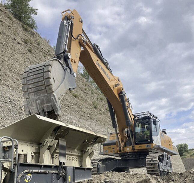 Liebherr R 978 SME Excavator: Precision, Efficiency, and Low Fuel Consumption