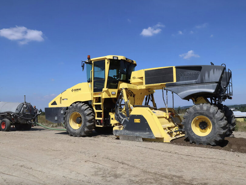 BOMAG showcases live soil stabilisation with Claycrete additive technology