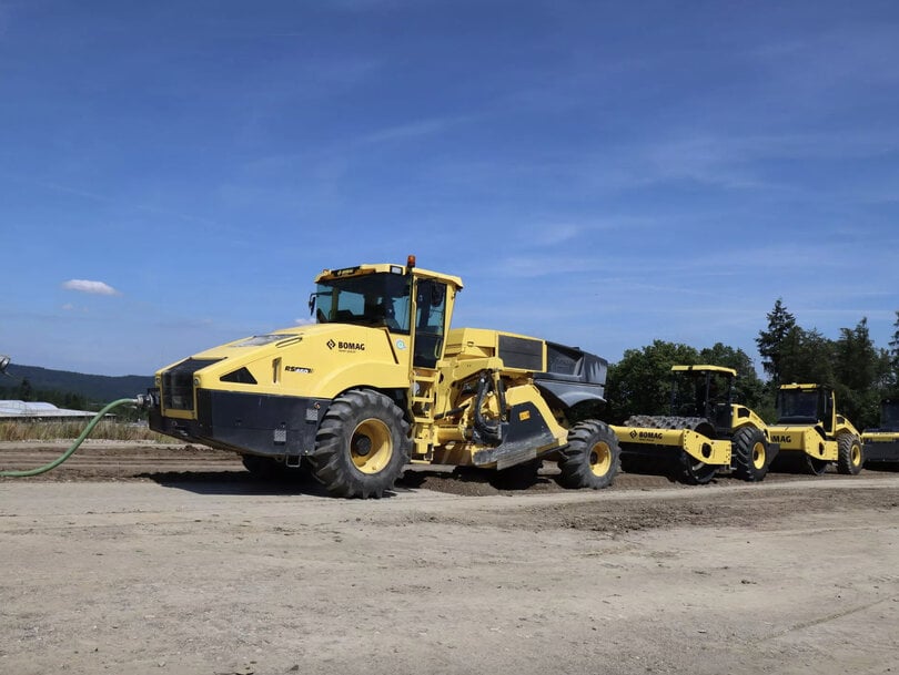 BOMAG showcases live soil stabilisation with Claycrete additive technology