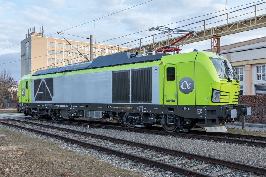 Alpha Trains Adds 15 Siemens Vectron Dual Mode Locomotives