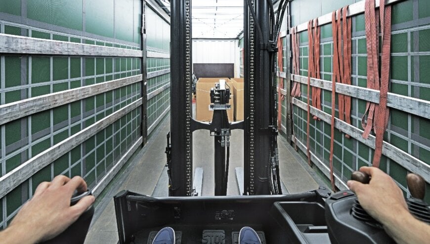 Fenwick-Linde présente le chariot élévateur électrique Roadster