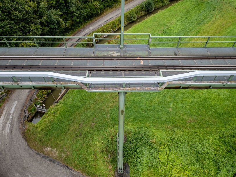 Variety of Brackets Helps Clamp Cable Containment System to Long Bridge