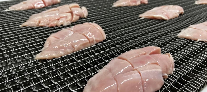 JBT Marel aprimora processamento de aves com jatos e lâminas