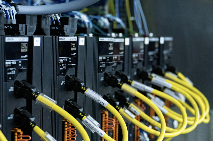 Maluka migliora l'efficienza del confezionamento alimentare con l'automazione servo OMRON